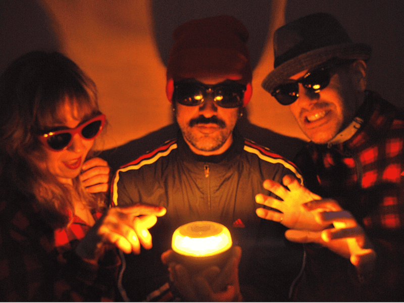LÁTIGO MANTRA estrena el videoclip de «EN CASO DE EMERGENCIA», el potente tema homónimo de su último&nbsp;disco