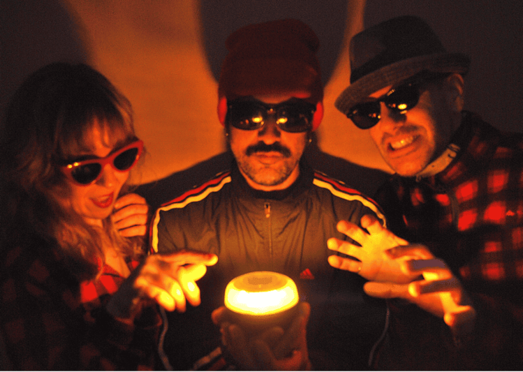 LÁTIGO MANTRA estrena el videoclip de «EN CASO DE EMERGENCIA», el potente tema homónimo de su último&nbsp;disco